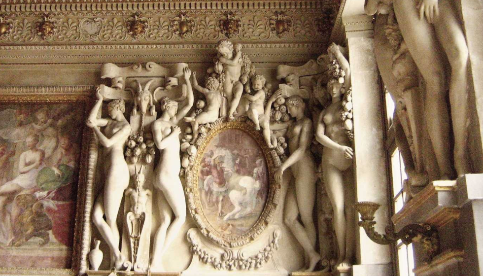 décor de Francesco Primaticcio et Nicolò dell'Abbate avec le satyre et la figure du bouc satanique en maître de cérémonie, chambre de la maîtresse du roi de France ,François Ier ( 1494-1547), château de Fontainebleau, décor realisé dans les années 1541-1544. Capture decran 2026 05 23 a 142727