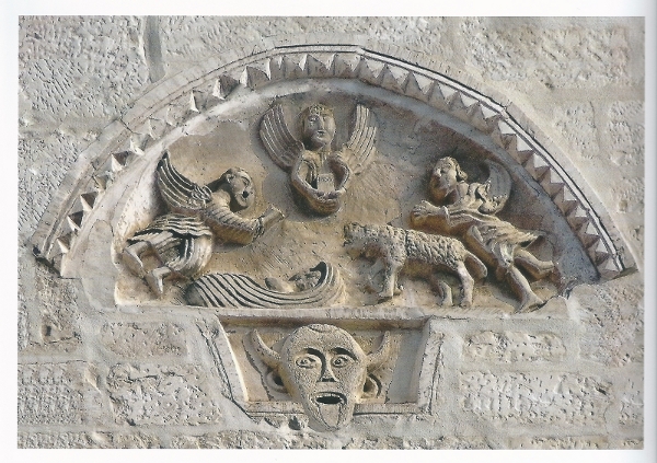 Baphomet de la commanderie templière de Saint-Bris-le-Vineux; avec au-dessus le corps de l'apôtre Saint-Jacques découvert dans un champ; photo in: Templiers : de Jérusalem aux commanderies de Champagne; sous la direction d'Arnaud Baudin, Ghislain Brunet et Nicolas Dohrmann; Paris : Somogy, 2012 