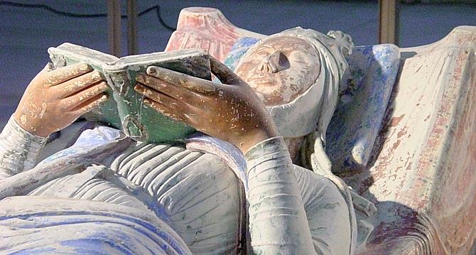 gisant d'Aliénor d'Aquitaine, abbaye de Fontevraud, France; source photo: http://www.letemps.ch