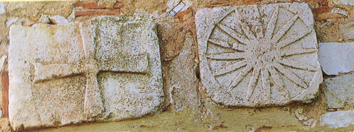 armes de Raymond II de Baux, enseveli en 1236 dans la commanderie templière de Bayle, in: Les Sites templiers de France, éd. Ouest-France, 1997