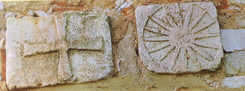 coat of arms of Raymond II de Baux; buried at the Templar commanderie of Bayle; in: Les Sites Templiers de France; éditions Ouest-France; 1997