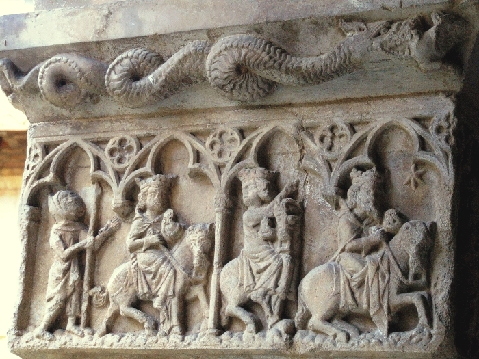 Les rois mages; cloître de la cathédrale d'Elne; photo: MOSSOT; licence Creative Commons Paternité- Partage conditions initiales à l'identique