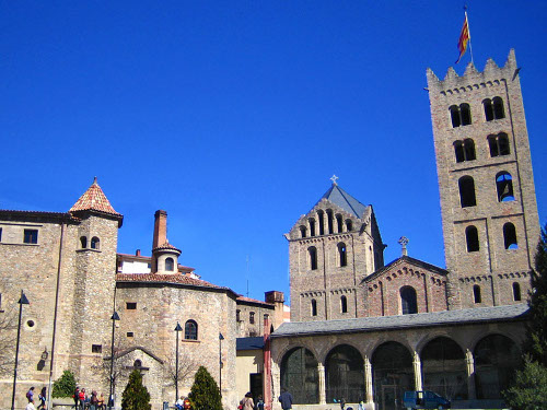 Monastère de Sainte-Marie-de-Ripoll, au nord de la Catalogne, Espagne; source Wikipedia