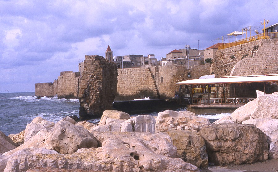 port de Saint-Jean-d'Acre; source photo: www.voyageplus.net/is_ag0456.html